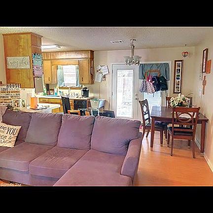 4th image of 20 Williams Dr
