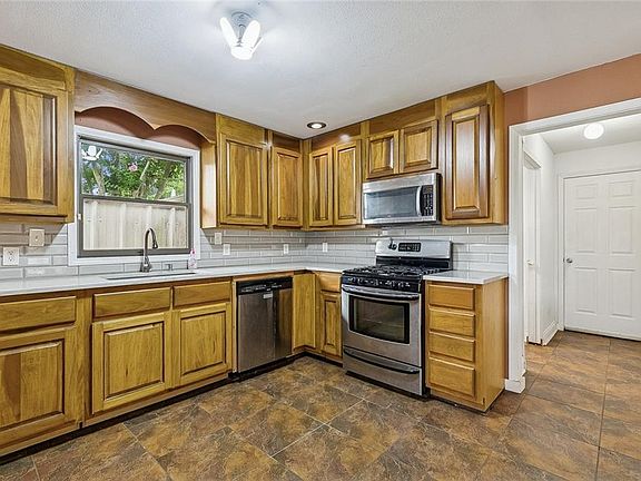 4th image of 2217 Blanchard Dr