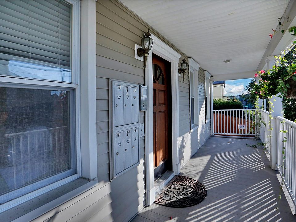 49 S Water St Greenwich CT-large-016-011-015-1499x1000-72dpi.jpg