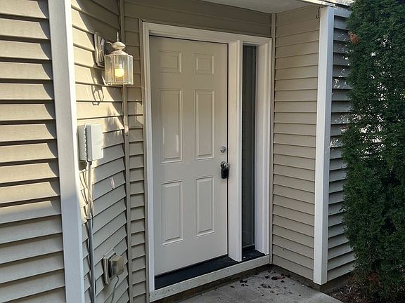 2nd image of 10313 NE 58th St