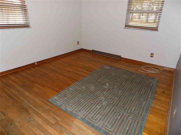 5th image of 11190 Shaw Ave