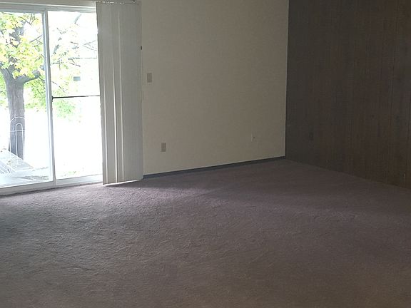 5th image of 215 Harmon St #77