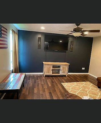 3rd image of 45962 Barrett Ave
