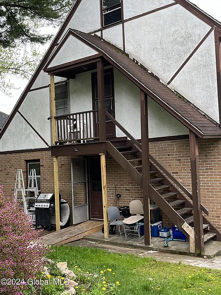 4th image of 111 Stewart Street