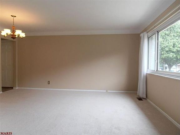3rd image of 5247 Nottingham Estates Dr