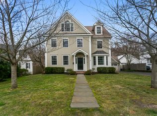 240 Dunnlea Rd, Fairfield, CT 06824