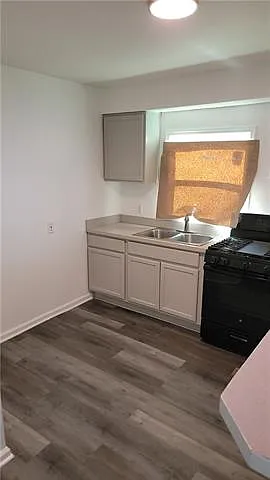 2 bed, 1.0 bath, 700 sqft, $1,500 — Photo 2