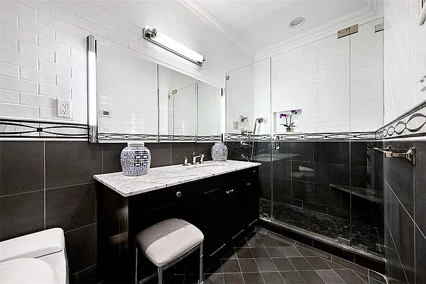 Sold by R New York | media 5