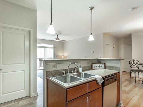 5th image of 817 Flynn St #206