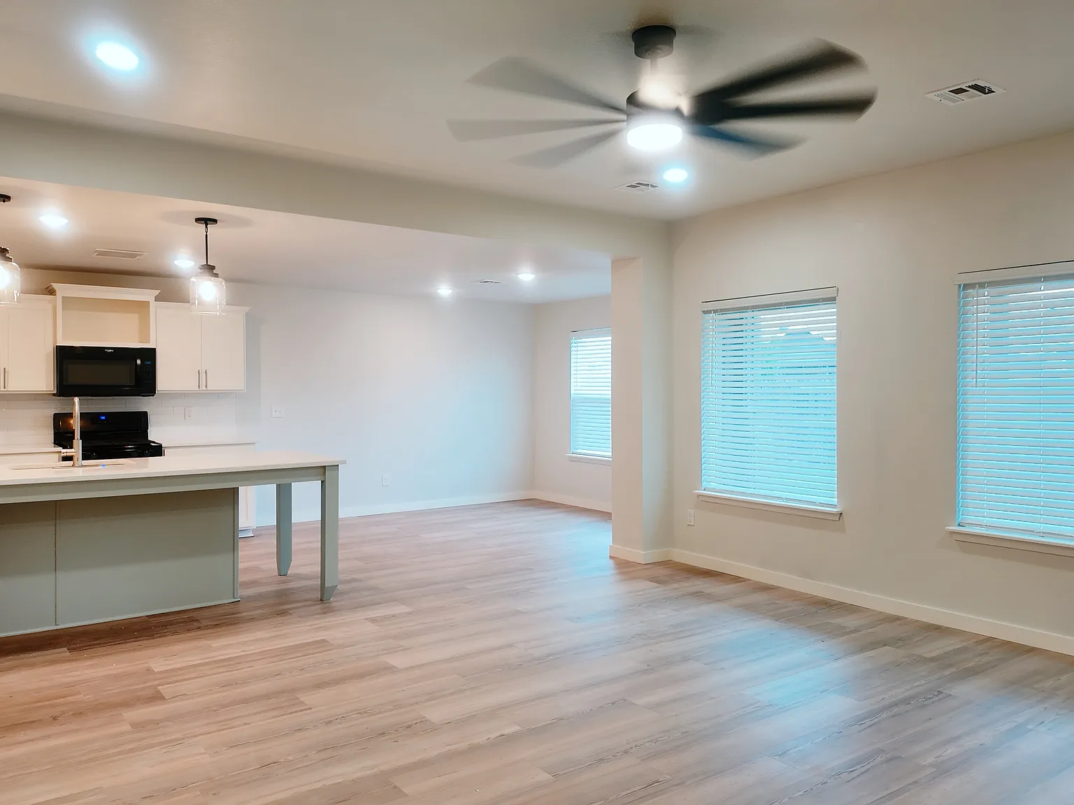 3 bed, 1678 sqft, $2,100 — Photo 4