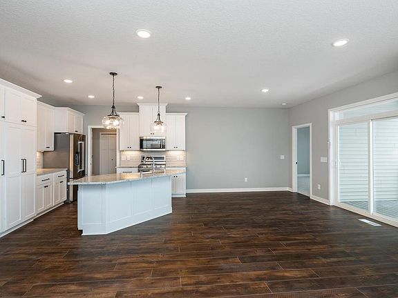5th image of 785 Crossroads Ct