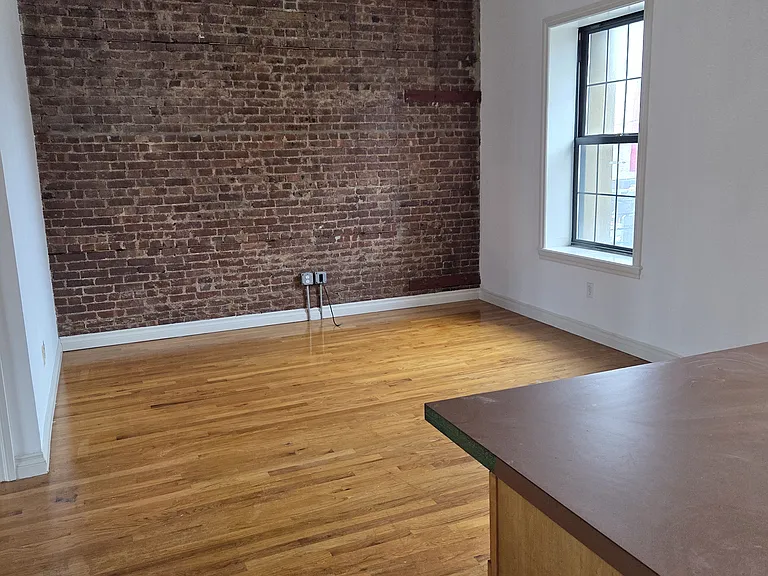 526 Bay St #3 — Photo 5