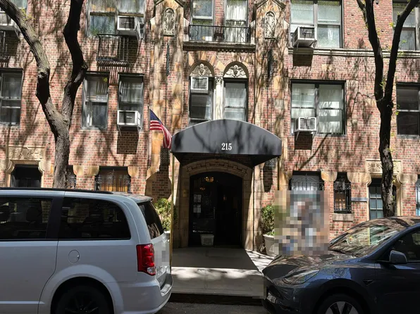 215 E 73rd St, New York, NY 10021