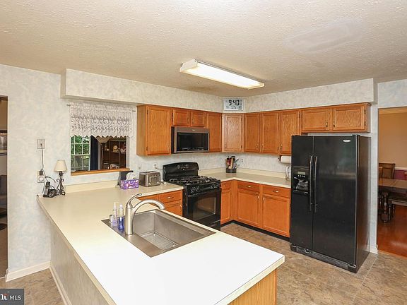 2nd image of 758 Sunnyfield Ln