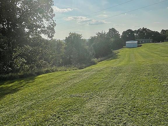 3rd image of 490 Kenney Rd