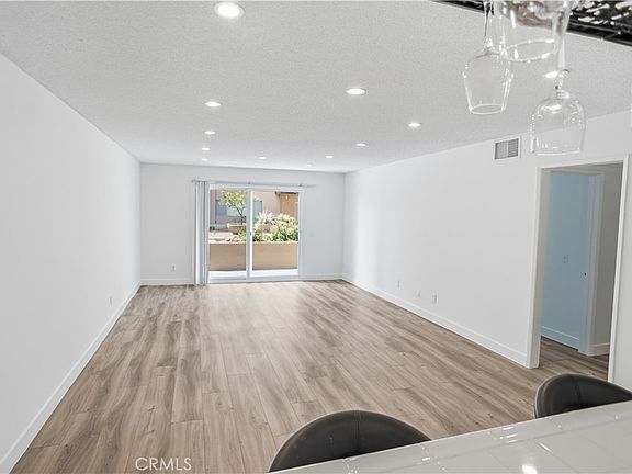 5th image of 330 N Jackson St APT 116