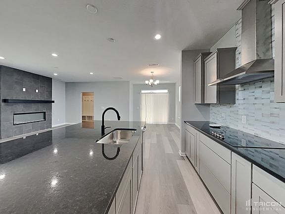 5th image of 302 Park Creek Ln