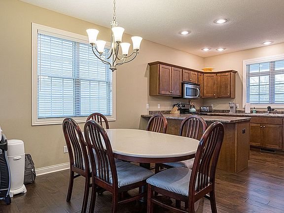 5th image of 15 College Hill Cir