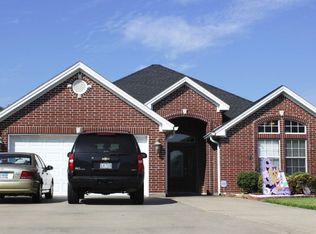 3166 Williamsburg Ln, Port Neches, TX 77651