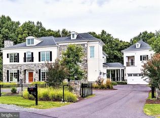 9112 Dara Ln, Great Falls, VA 22066