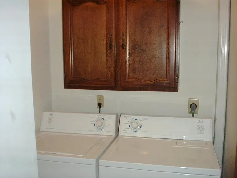 1901 Darryl Dr — Photo 7