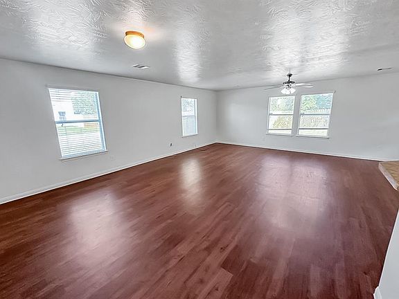 5th image of 22262 Queenbury Hills Drive
