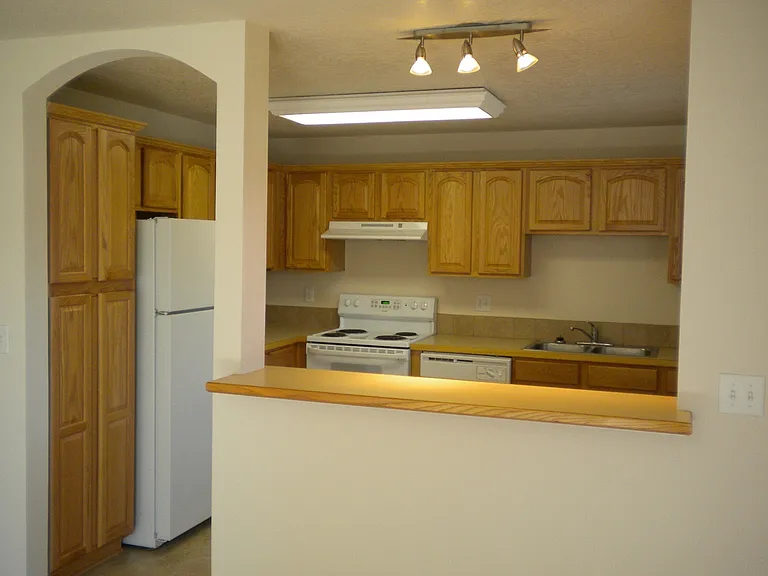 2946 Matt Dr — Photo 2