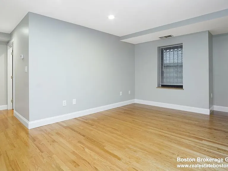 95 Gainsborough St — Photo 8