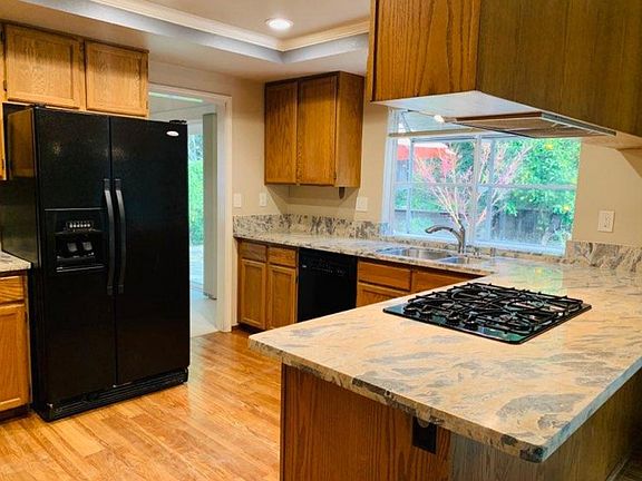 4th image of 929 Whitehall Ln