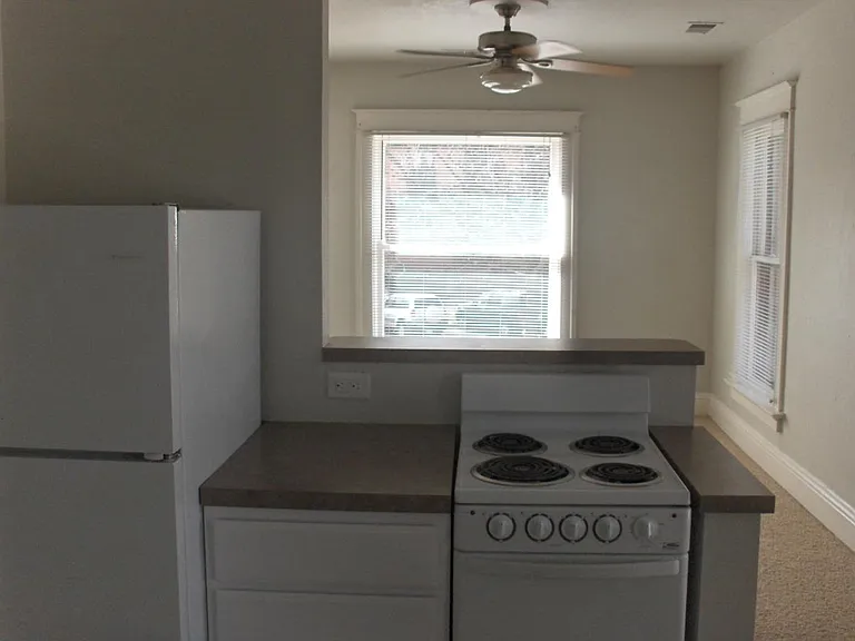 302 E Magnolia St #2 — Photo 6