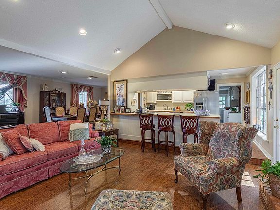 2nd image of 150 Burgessville Rd