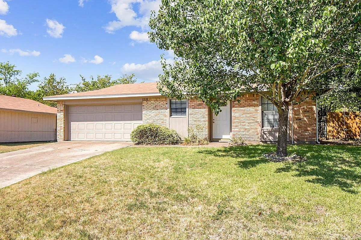 4 bed, 1124 sqft, $2,600 — Photo 3