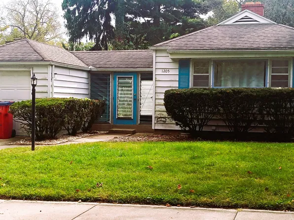 1205 W Daniel St, Champaign, IL 61821