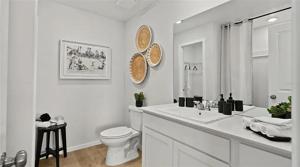 3 bed, 2.5 bath, 1378 sqft, $1,900 — Photo 3