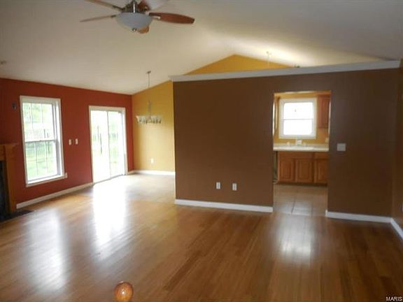 3rd image of 108 Williamsburg Dr
