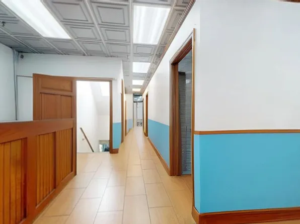 45-44 Vernon Boulevard image 11 of 17