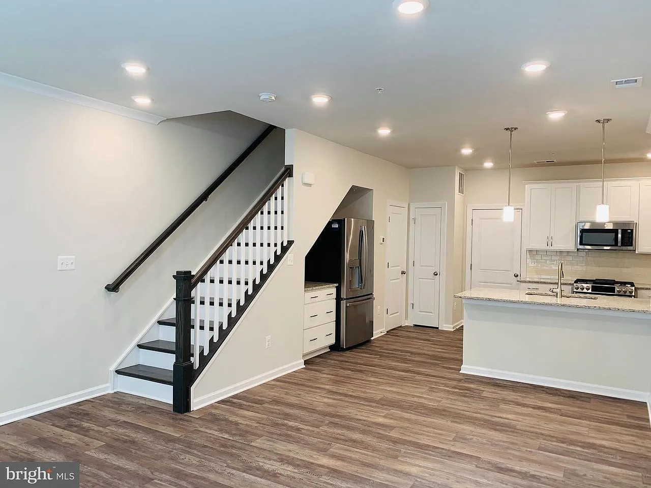 3 bed, 2.5 bath, 1626 sqft, $2,900 — Photo 2