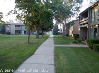 357 Bolson Dr APT 1, Oconomowoc, WI 53066