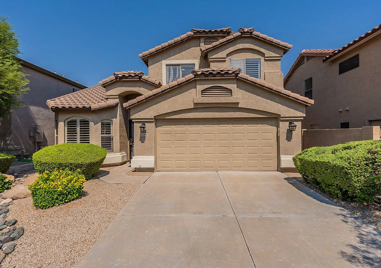 Elegant Living: Custom Upgrades and Superior Comfort in Phoenix — Photo 3