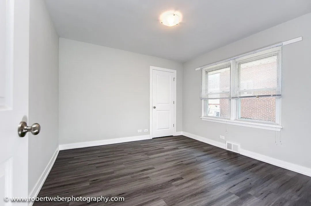 Beautiful Must See Rare 2 Bed/2 Bath Rehabbed Unit W/In-Unit Laundry!! — Photo 4