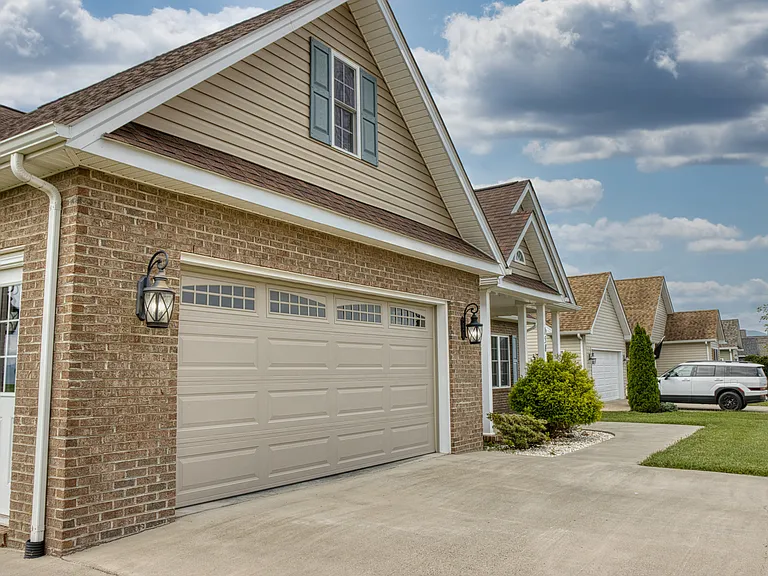 158 Locust Grove Ln — Photo 3