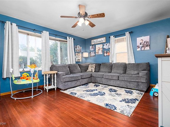 3rd image of 142 Greenwich Ave