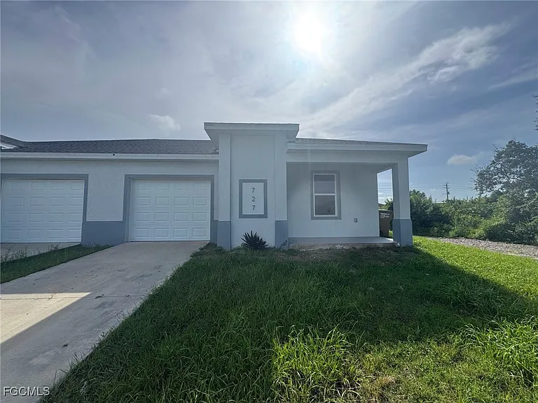 727 Gordon Ave S — Photo 1