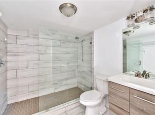 104 Seagrape Ct, Naples, FL 34110