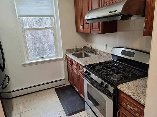 Rented by 18 REALTY | media 2