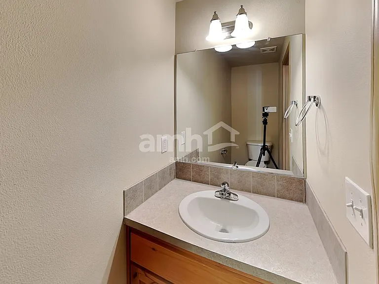 467 Whitney Dr — Photo 9