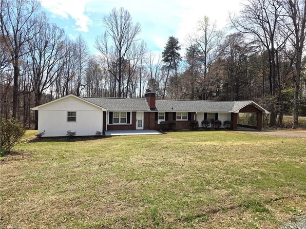 1461 Chestnut Grove Rd, King, NC 27021