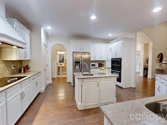 5th image of 4094 River Birch Dr