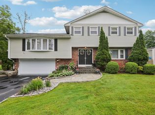 103 Worthington Rd, White Plains, NY 10607