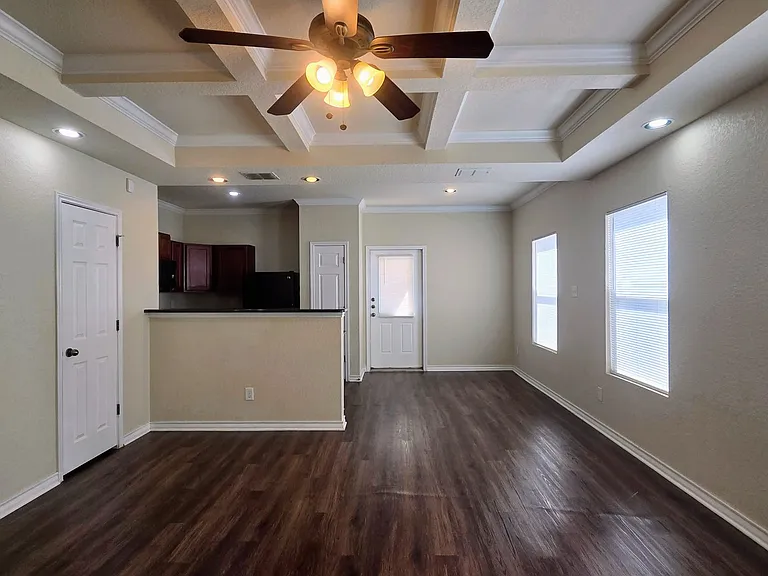 4916 Appleseed Ct — Photo 4
